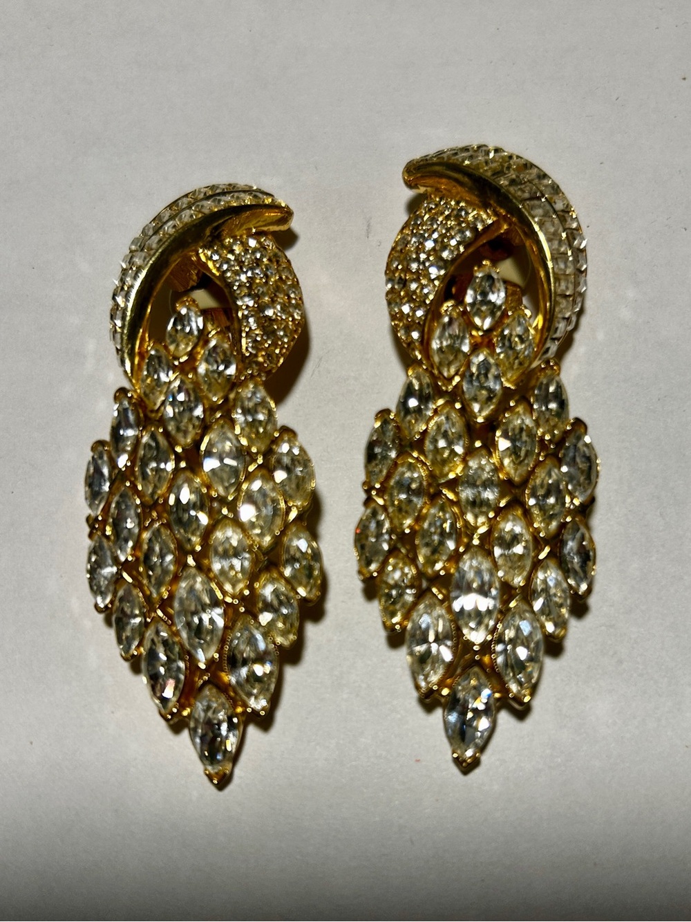Vintage Signed Ciner Clear
Rhinestone Runway Shoulder Duster
Clip Earrings